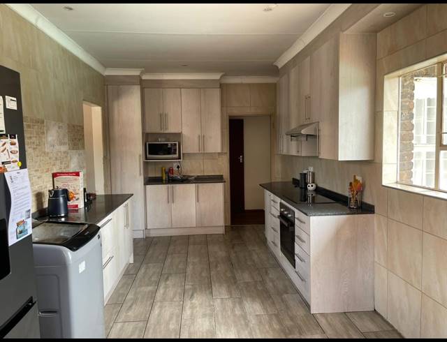 5 BEDROOM HOUSE FOR SALE IN VANDERBIJLPARK SE 2